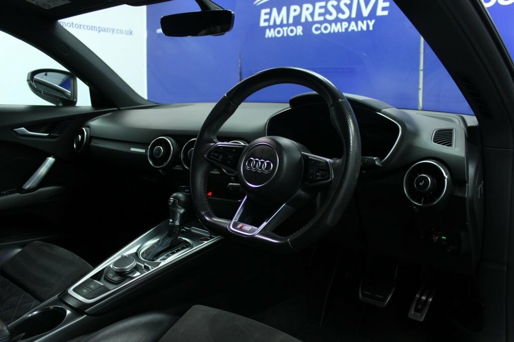 Audi TT 2L Black Edition PV19FTZ White #5