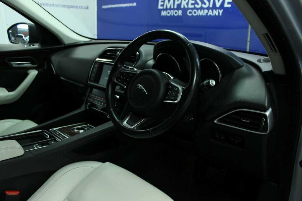 Jaguar F-Pace 2L Prestige CK17CPV Silver #5