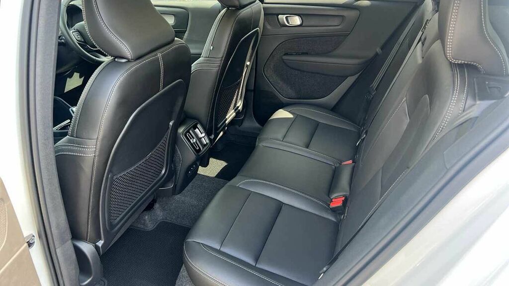 Volvo XC40 Ultra, B3 Mild Hybrid, Dark LM74UUN White #6