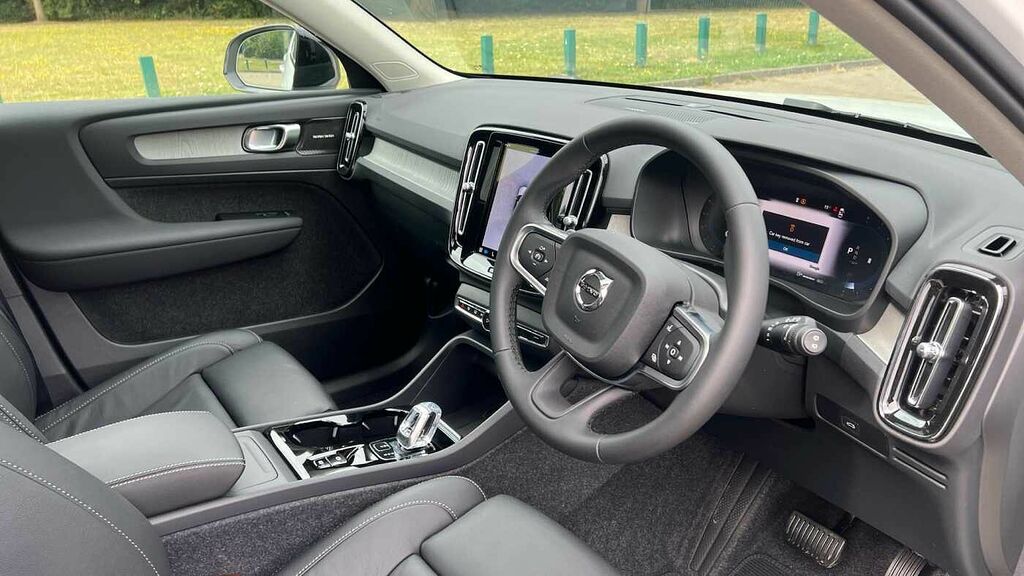 Volvo XC40 Ultra, B3 Mild Hybrid, Dark LM25HMU White #4