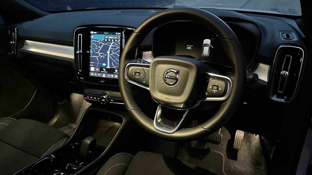 Volvo XC40 Plus, B3 Mild Hybrid, Dark LR75ZGP Silver #4