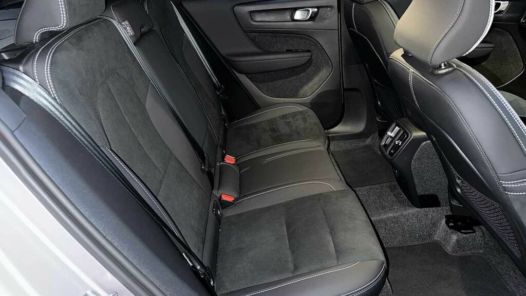 Volvo XC40 Plus, B3 Mild Hybrid, Dark LR75ZGP Silver #6