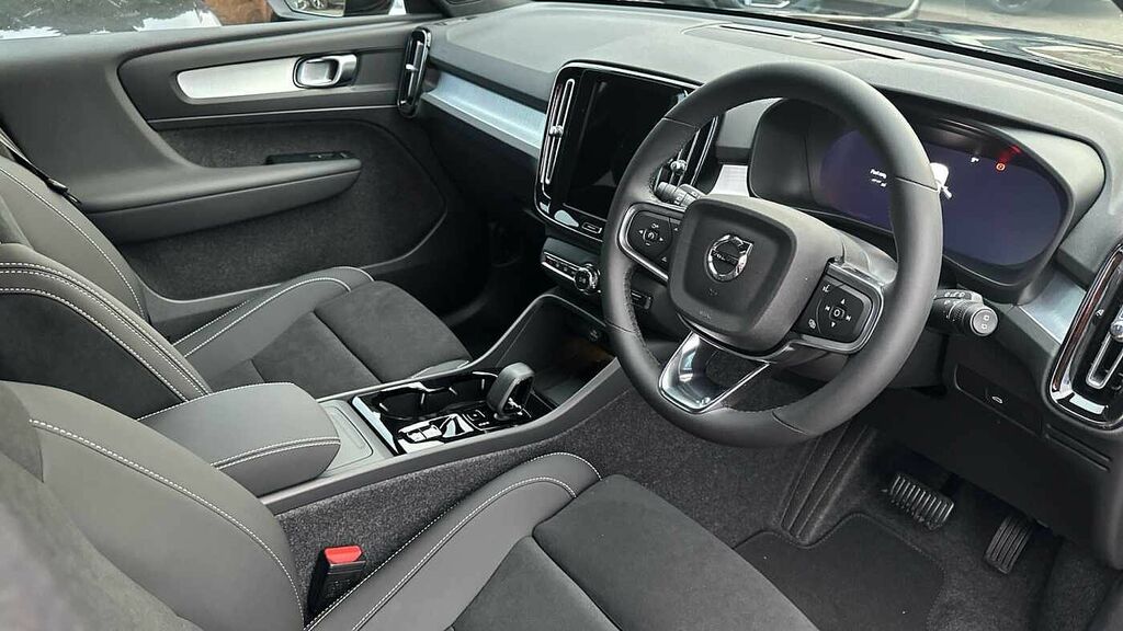 Volvo XC40 Plus, B3 Mild Hybrid, Dark LR75ZHJ Black #4