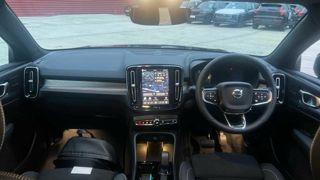 Volvo EC40 Black Edition Ultra, Twin Motor Performance, Elect LR75UUJ Black #5