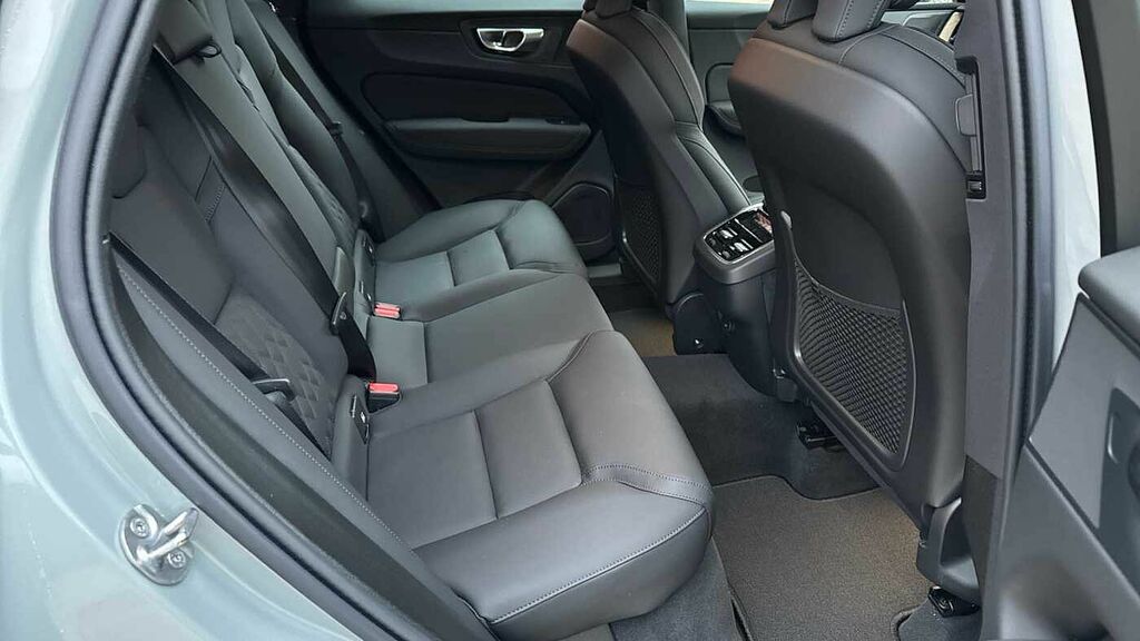 Volvo XC60 Plus, B5 Awd Mild Hybrid, Dark RJ75FVH Grey #6