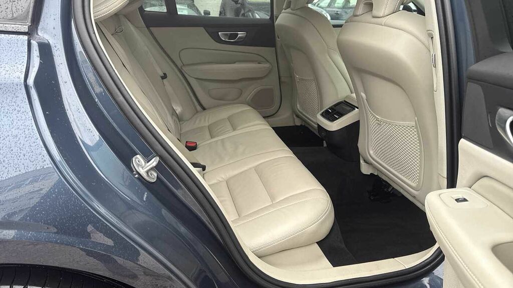 Volvo V60 Plus, B4 Mild Hybrid, Dark RF74ANR Blue #6