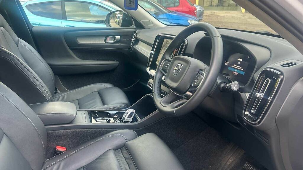 Volvo XC40 Ultra, B3 Mild Hybrid, Dark OE74LLV White #4