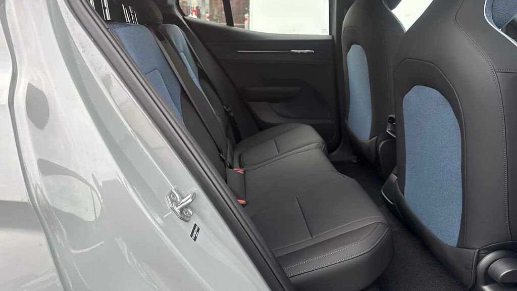Volvo EX30 Plus, Twin Motor Performance, LD75JKE Grey #6