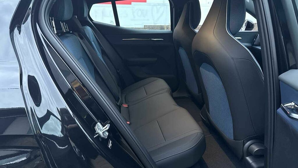 Volvo EX30 Plus, Twin Motor Performance, LD75JJY Black #6