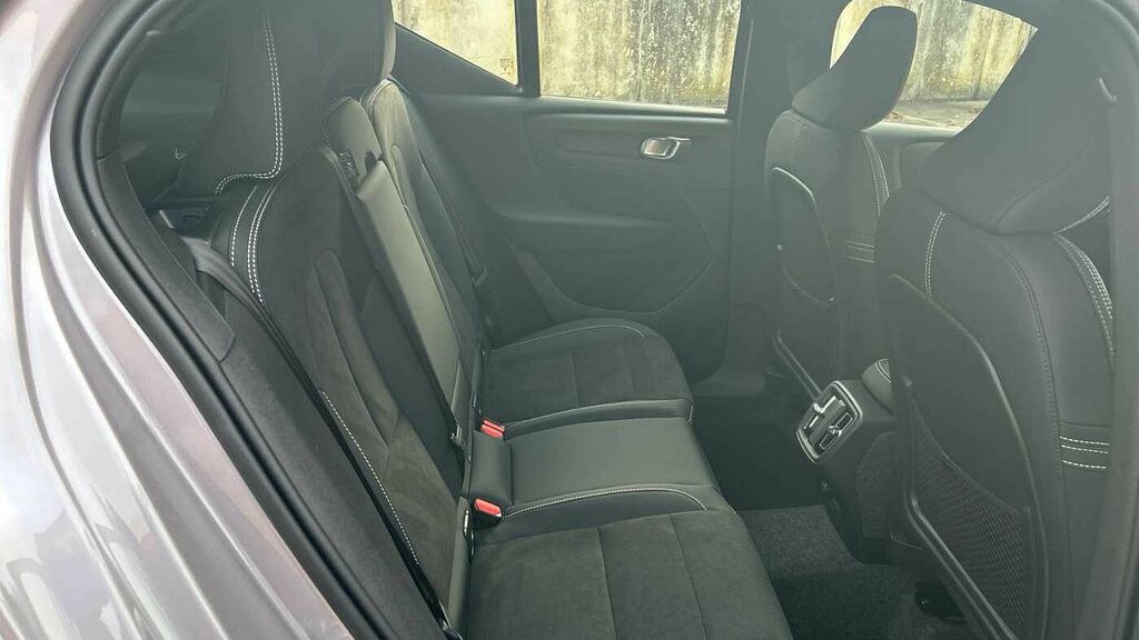 Volvo XC40 Plus, B4 Mild Hybrid, Dark LR75EFJ Silver #6