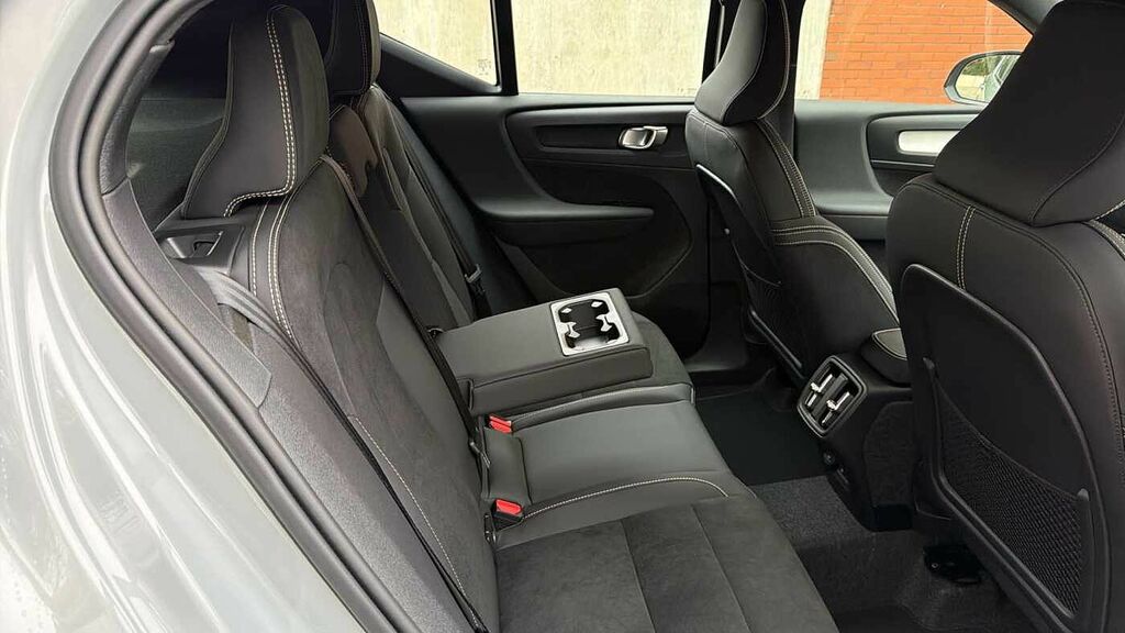 Volvo XC40 Plus, B4 Mild Hybrid, Dark RV75PGO Grey #6