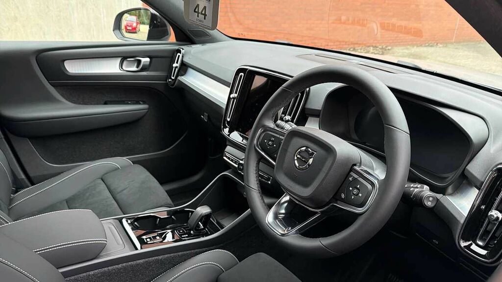 Volvo XC40 Plus, B4 Mild Hybrid, Dark RV75PGO Grey #4