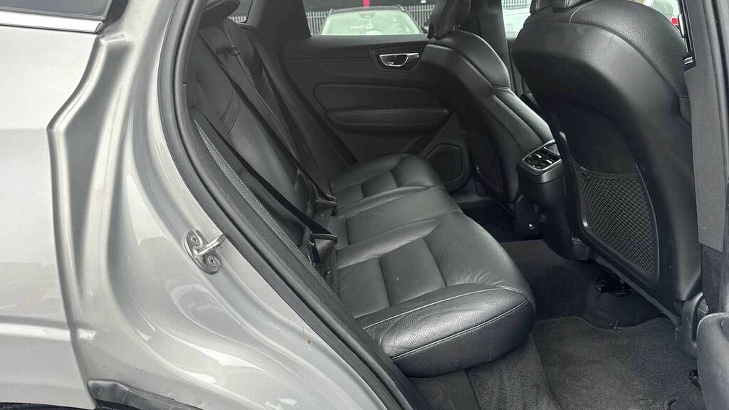 Volvo XC60 Momentum, B4 Awd Mild Hybrid LO71BYG Silver #6