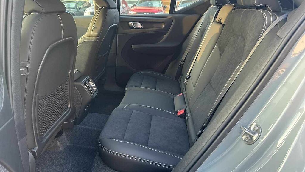Volvo XC40 Plus, B4 Mild Hybrid, Dark RV75PGY Grey #6