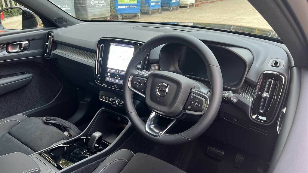Volvo EX40 Black Edition Plus, Single Motor Extended Range, E Black #4
