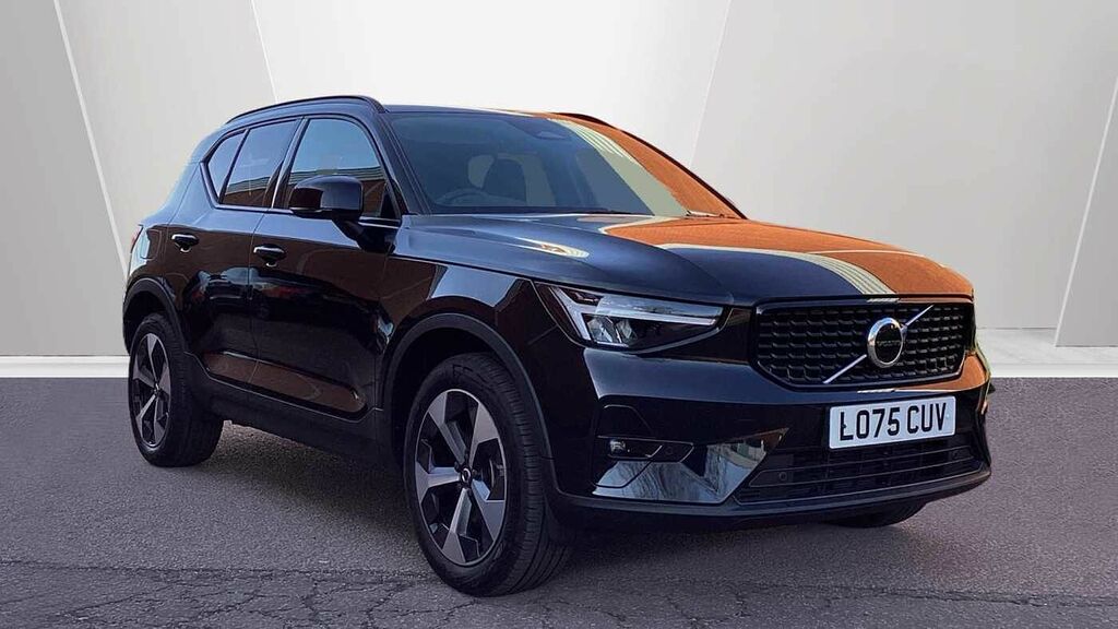 Volvo XC40 Plus, B3 Mild Hybrid, Dark Black