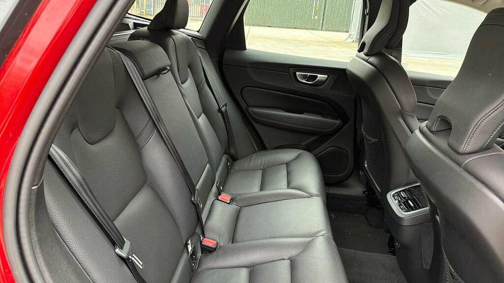 Volvo XC60 Plus, B4 Awd Mild Hybrid, Dark WD73LBO Red #6