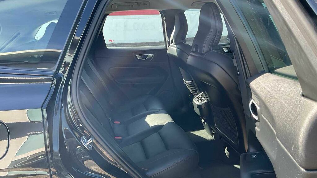 Volvo XC60 Plus, B4 Awd Mild Hybrid, Dark WD73LCL Black #6
