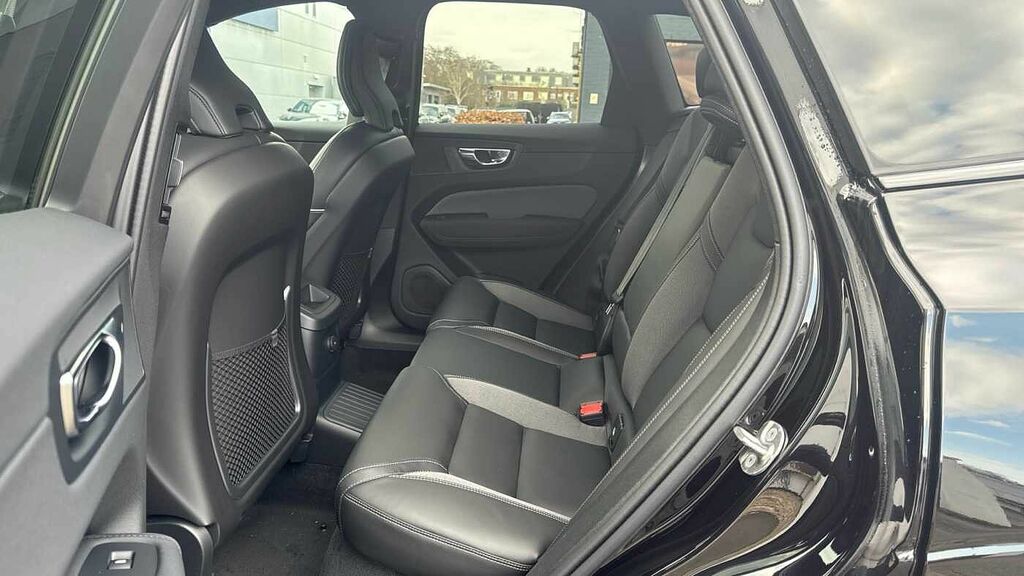 Volvo XC60 Black Edition Plus, T6 Awd Plug-in Hybrid, Electri LG26UHX Black #6