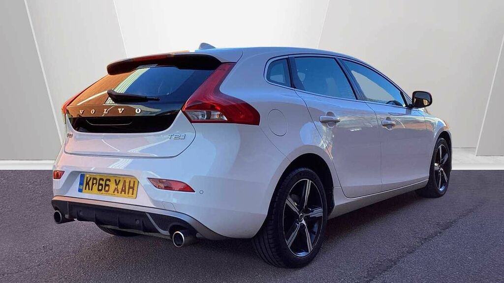 Volvo V40 T2 R-design KP66XAH White #2