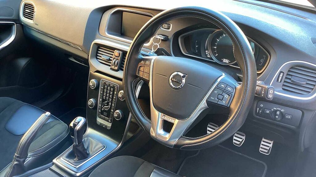 Volvo V40 T2 R-design KP66XAH White #4