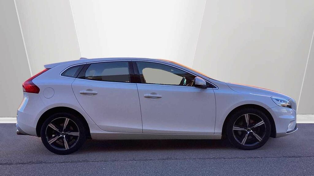 Volvo V40 T2 R-design KP66XAH White #3