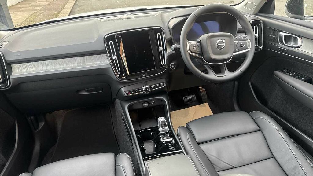Volvo XC40 Ultra, B3 Mild Hybrid, Dark LJ75ARC White #5