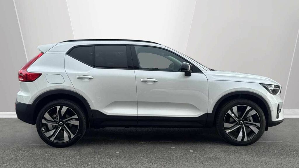 Volvo XC40 Ultra, B3 Mild Hybrid, Dark LJ75ARC White #3