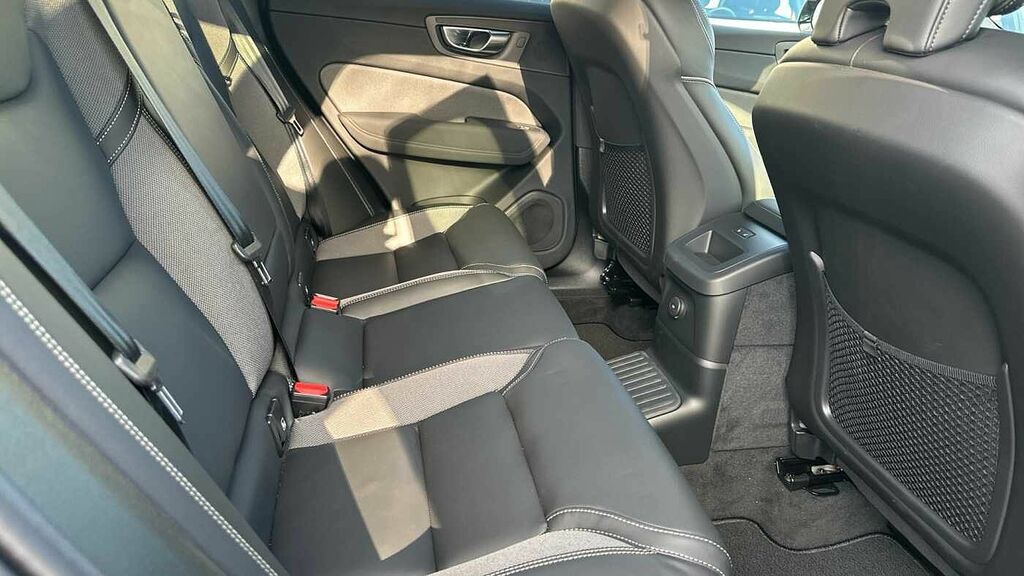 Volvo XC60 Black Edition Plus, T6 Awd Plug-in Hybrid, Electri LR26WYK Grey #6