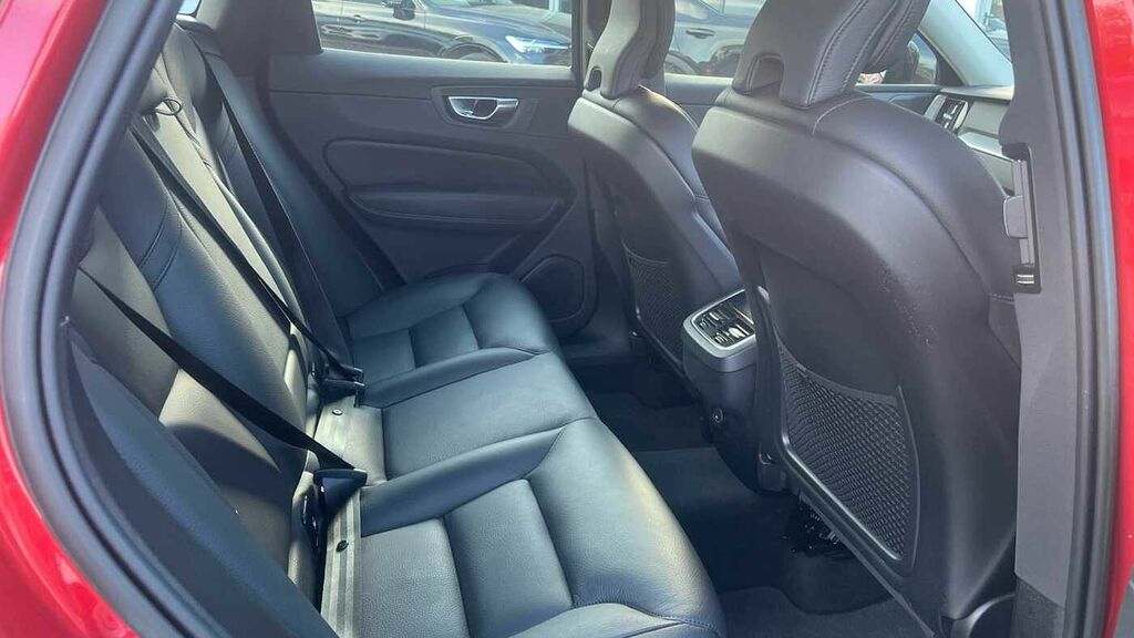 Volvo XC60 Plus, B4 Awd Mild Hybrid, Dark WG72ZDF Red #6