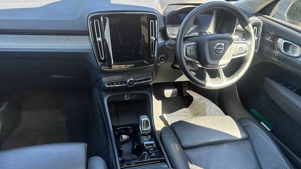 Volvo XC40 Ultra, B3 Mild Hybrid, Dark RA74KKJ White #5