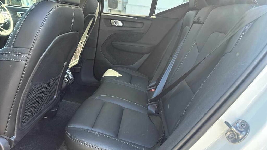 Volvo XC40 Ultra, B3 Mild Hybrid, Dark RA74KKJ White #6