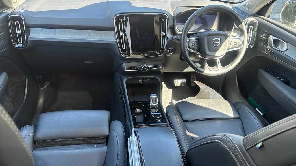 Volvo XC40 Ultra, B3 Mild Hybrid, Dark RA74KKJ White #4