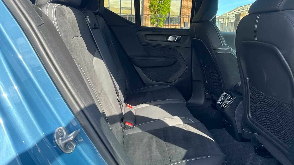 Volvo XC40 Ultimate, B3 Mild Hybrid, Dark LG73PBJ Blue #6