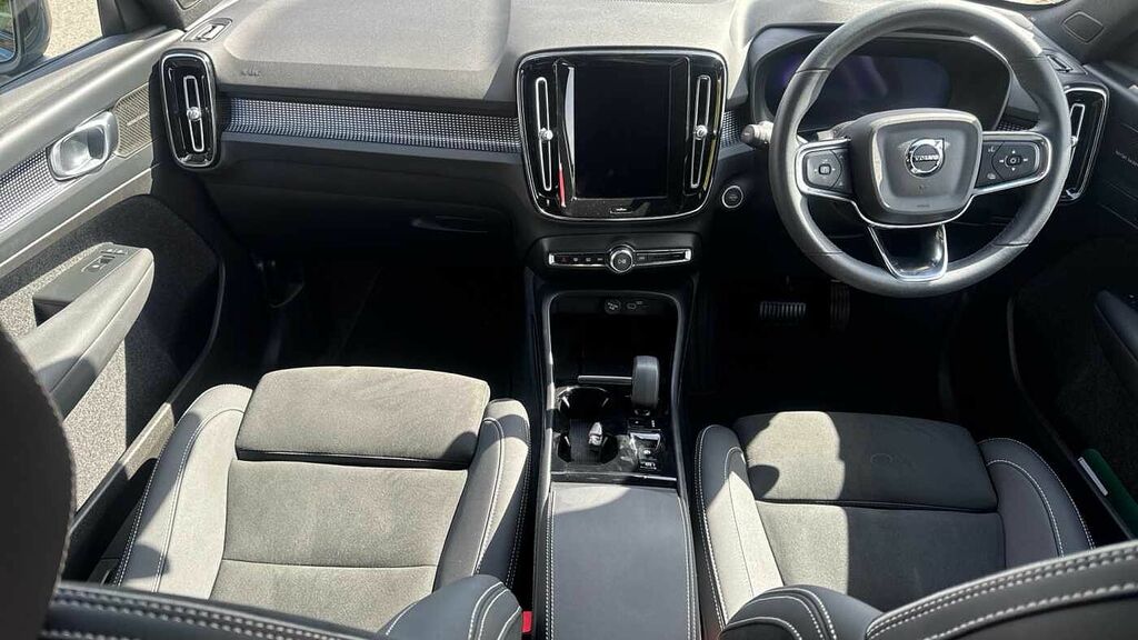 Volvo XC40 Ultimate, B3 Mild Hybrid, Dark LG73PBJ Blue #4