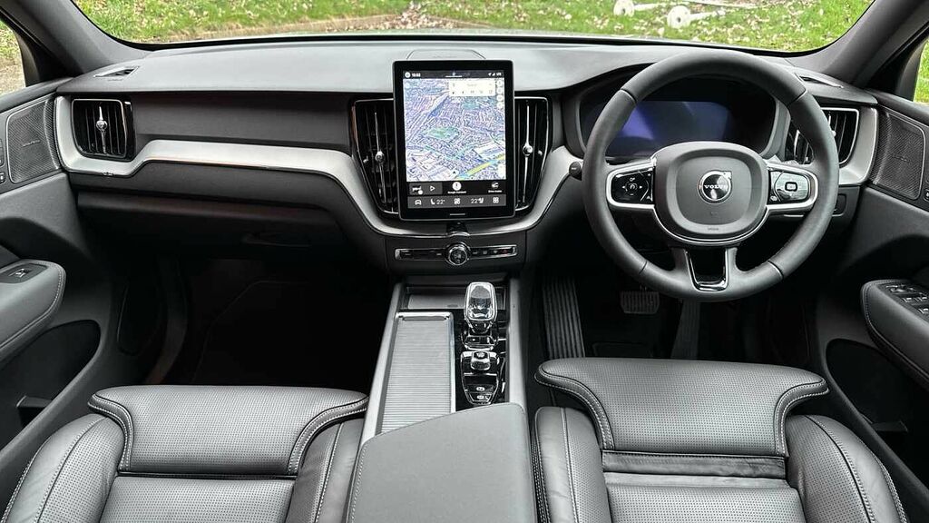 Volvo XC60 Black Edition Plus, T6 Awd Plug-in Hybrid, Electri LG26FVD Grey #5