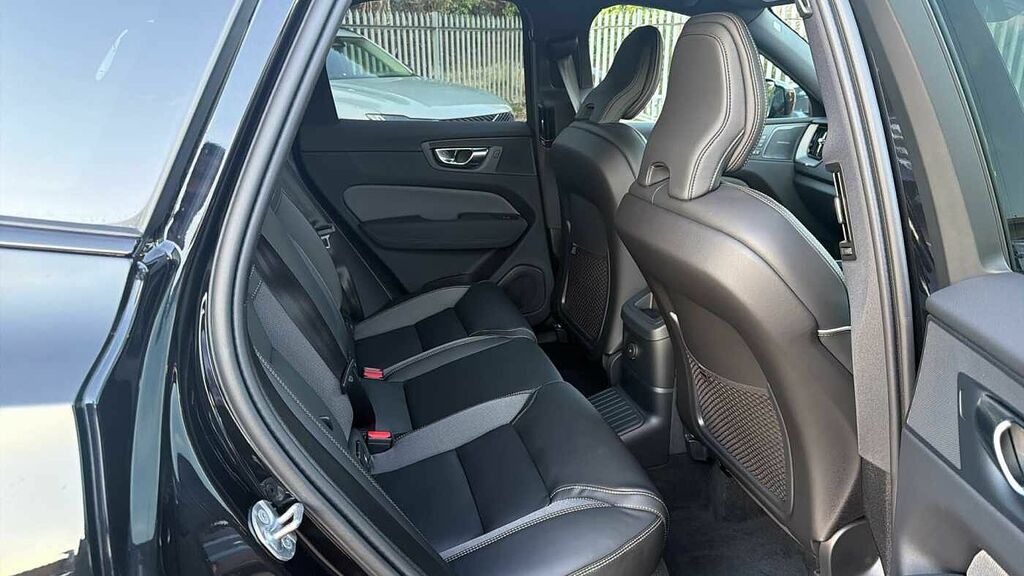 Volvo XC60 Black Edition Plus, T6 Awd Plug-in Hybrid, Electri LR26GFE Black #6