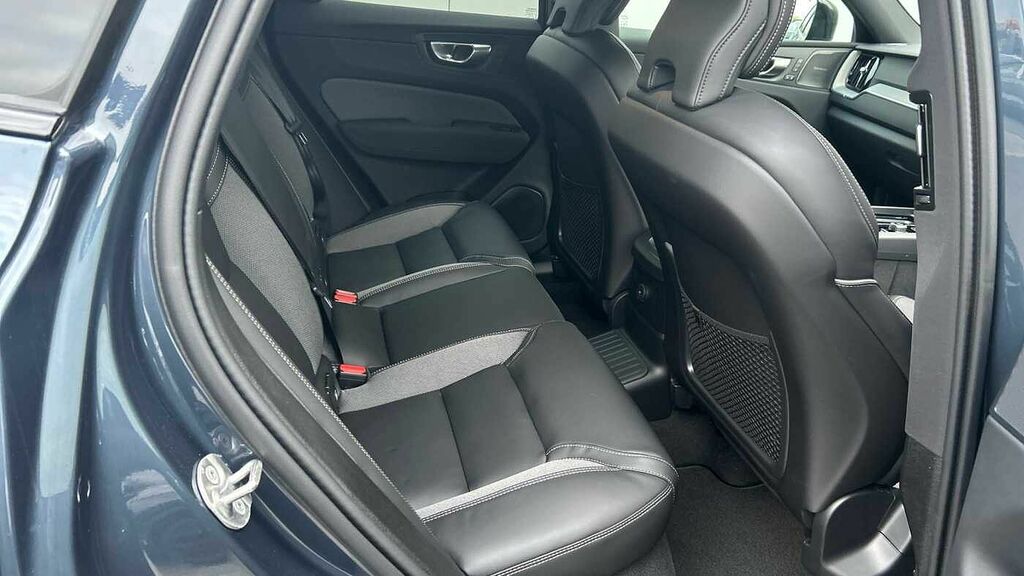 Volvo XC60 Black Edition Plus, T6 Awd Plug-in Hybrid, Electri RV26PZO Blue #6