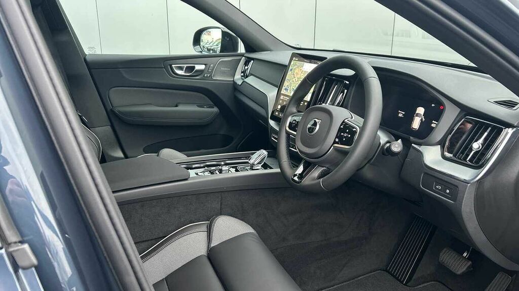 Volvo XC60 Black Edition Plus, T6 Awd Plug-in Hybrid, Electri RV26PZO Blue #4