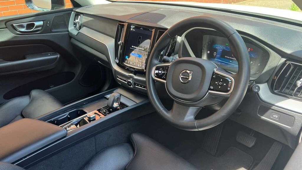 Volvo XC60 Plus, B5 Awd Mild Hybrid, Dark WD74EXL White #4