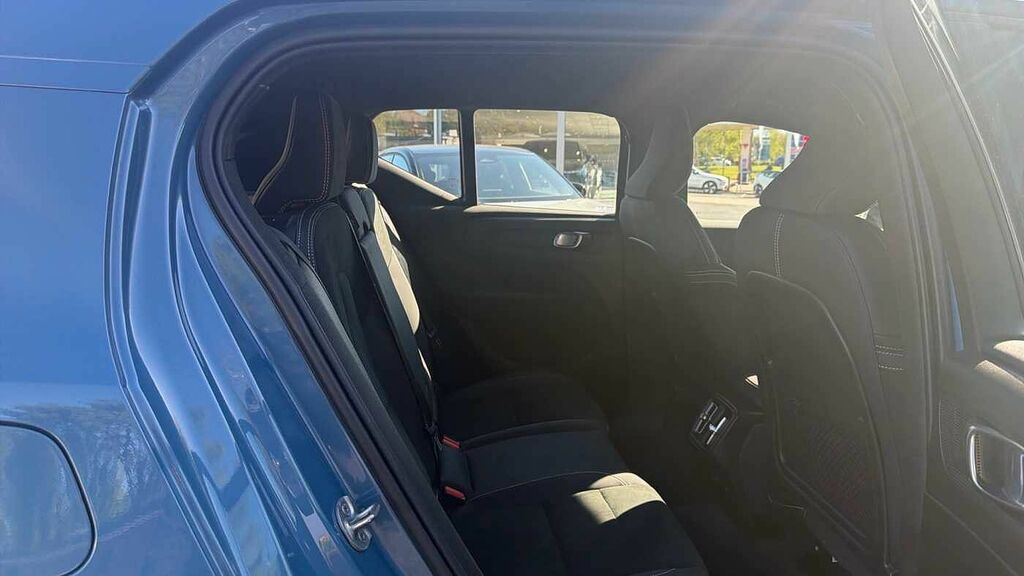 Volvo XC40 Plus, B4 Awd Mild Hybrid, Dark CK23HHA Blue #6