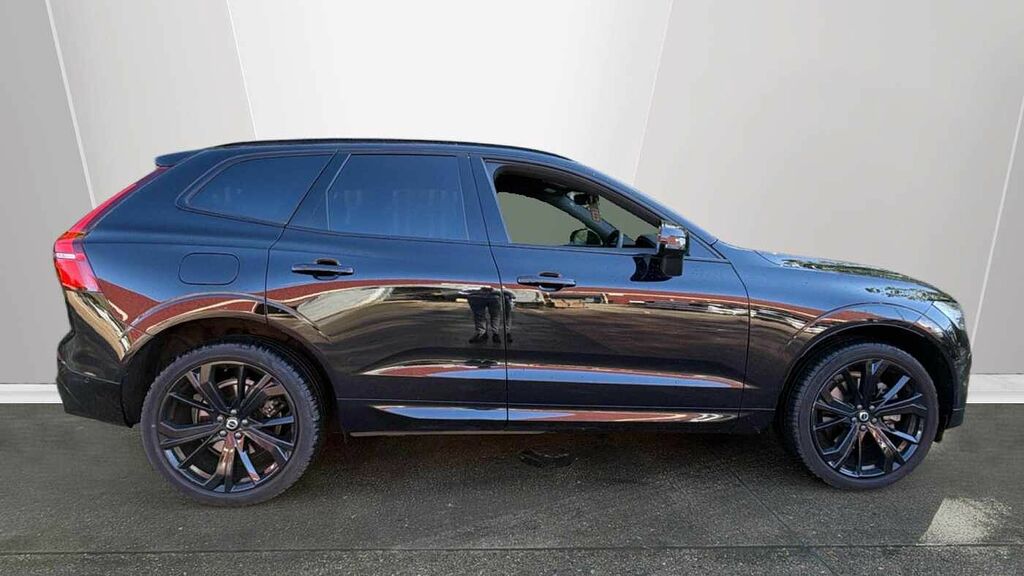 Volvo XC60 Black Edition Plus, B5 Awd Mild Hybrid, YA74FJF Black #3