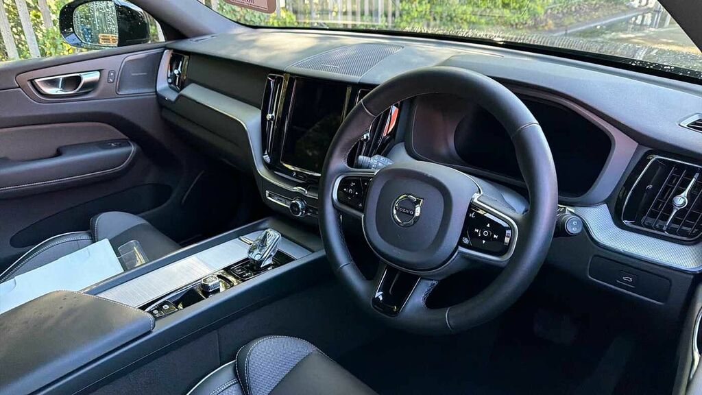 Volvo XC60 Black Edition Plus, B5 Awd Mild Hybrid, YA74FJF Black #4