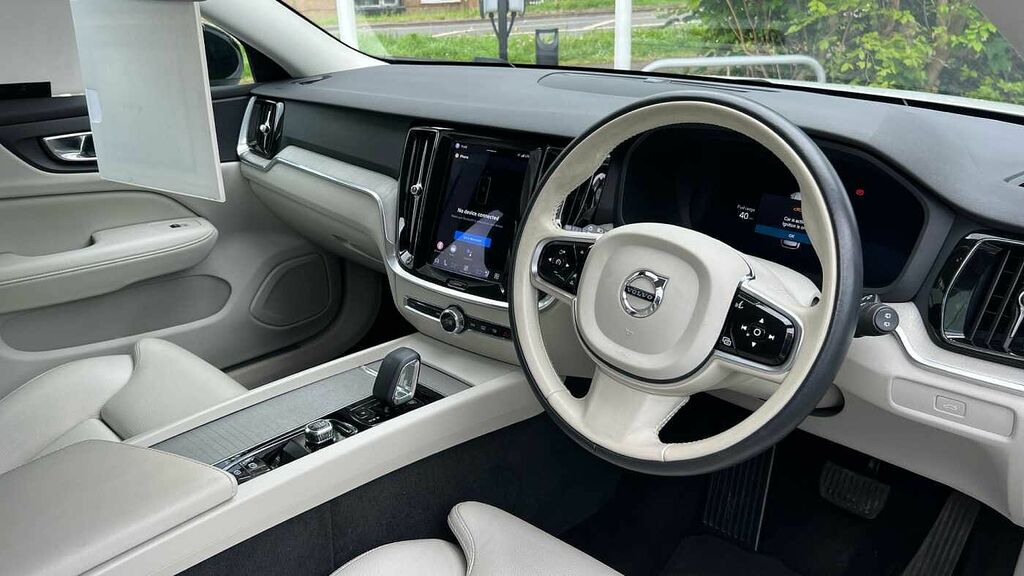 Volvo V60 Plus, B3 Mild Hybrid, Dark White #4