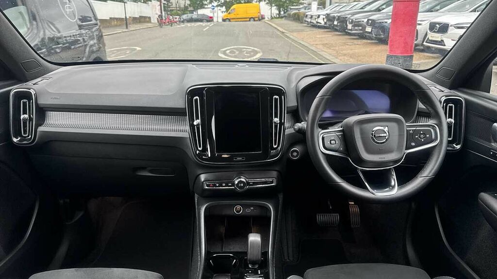 Volvo XC40 Plus, B4 Mild Hybrid, Dark RF25GZW Grey #4
