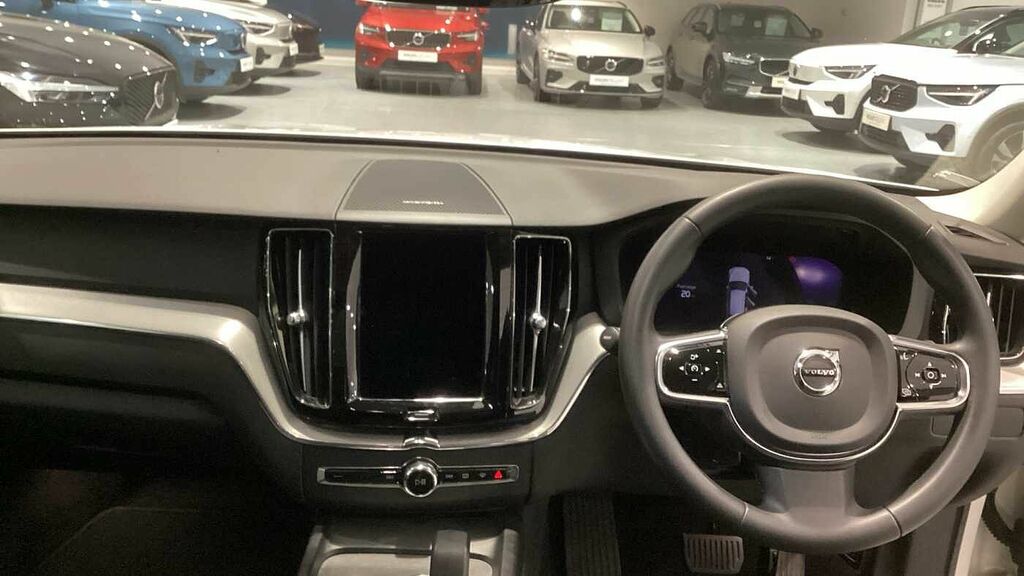 Volvo XC60 Plus, B4 Mild Hybrid, Dark CF72NHE White #5