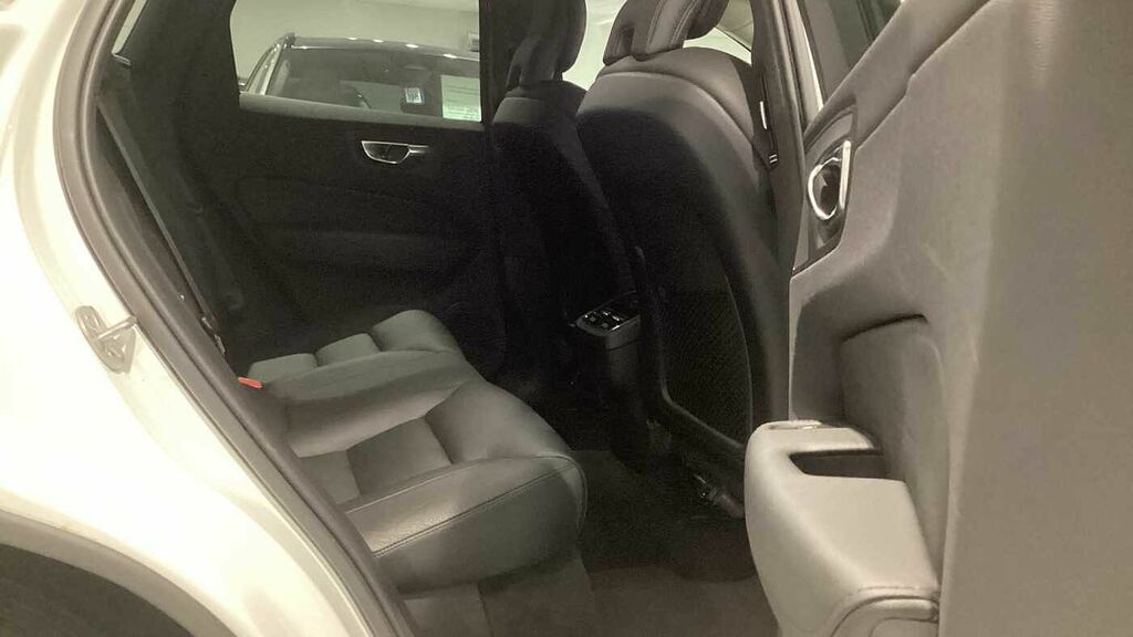 Volvo XC60 Plus, B4 Mild Hybrid, Dark CF72NHE White #6