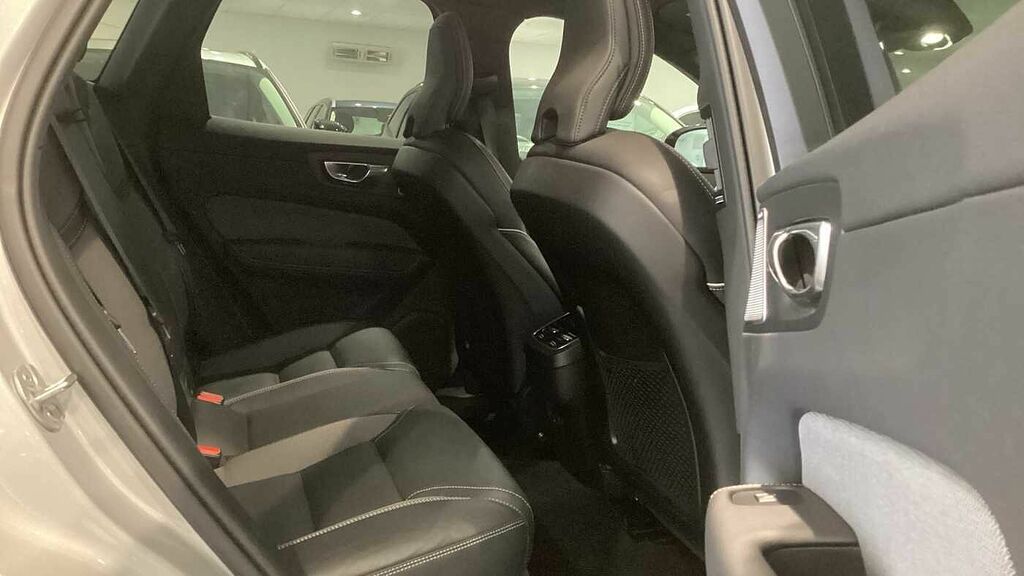 Volvo XC60 Ultra, B5 Awd Mild Hybrid, Dark RV25VXR Silver #6