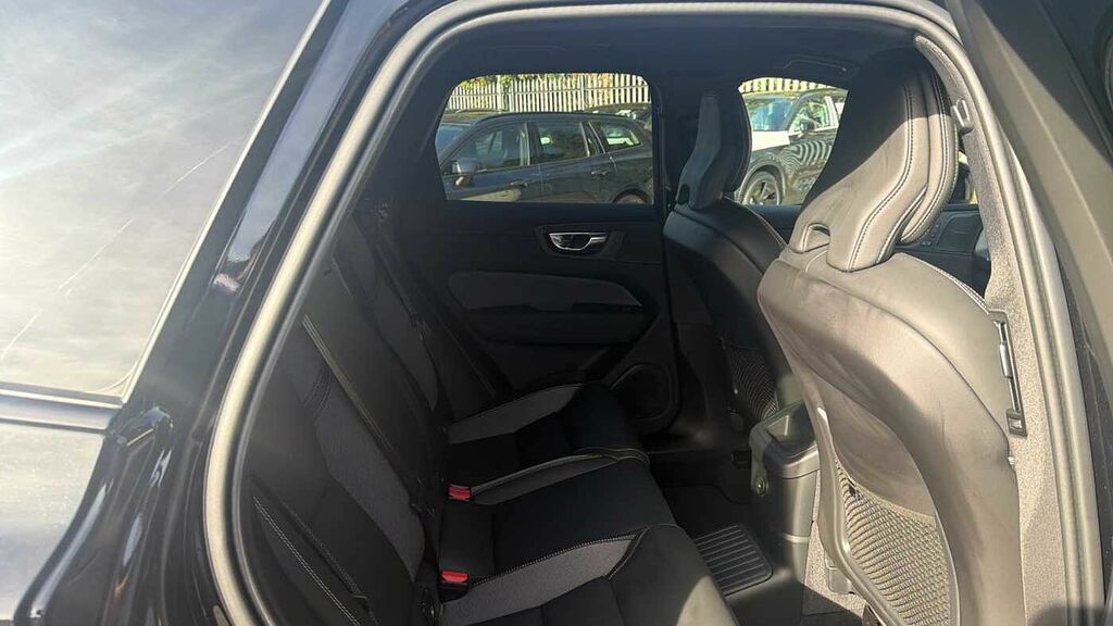 Volvo XC60 Black Edition Plus, T6 Awd Plug-in Hybrid, Electri LR26VPP Black #6
