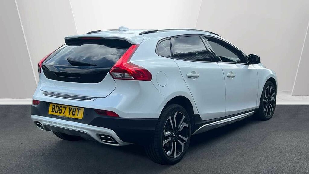 Volvo V40 D3 Pro White #2